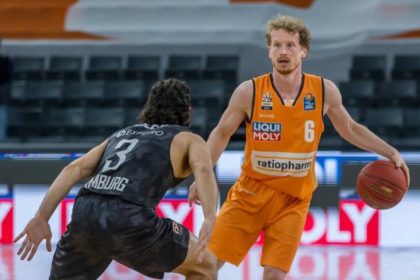 整个中国足 整个中国足