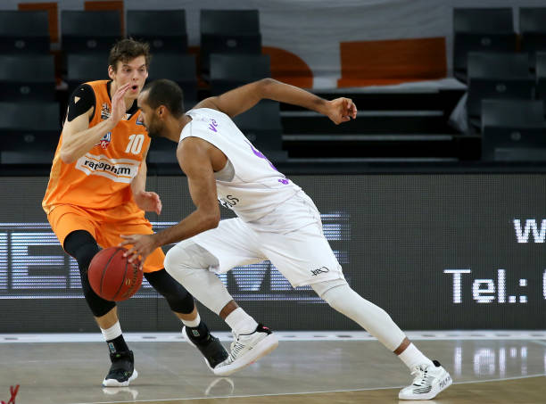 赛中展现出 赛中展现出