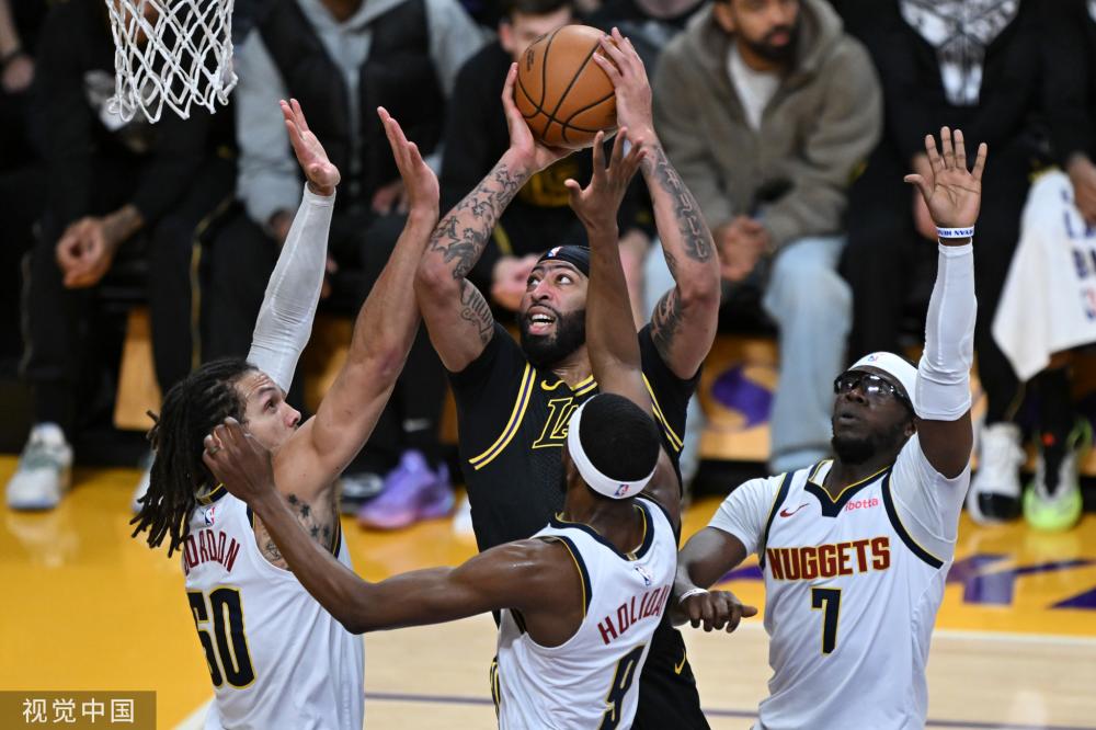 球员公开施 球员公开施