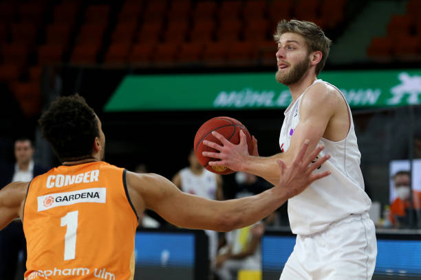 面对勒沃库 面对勒沃库