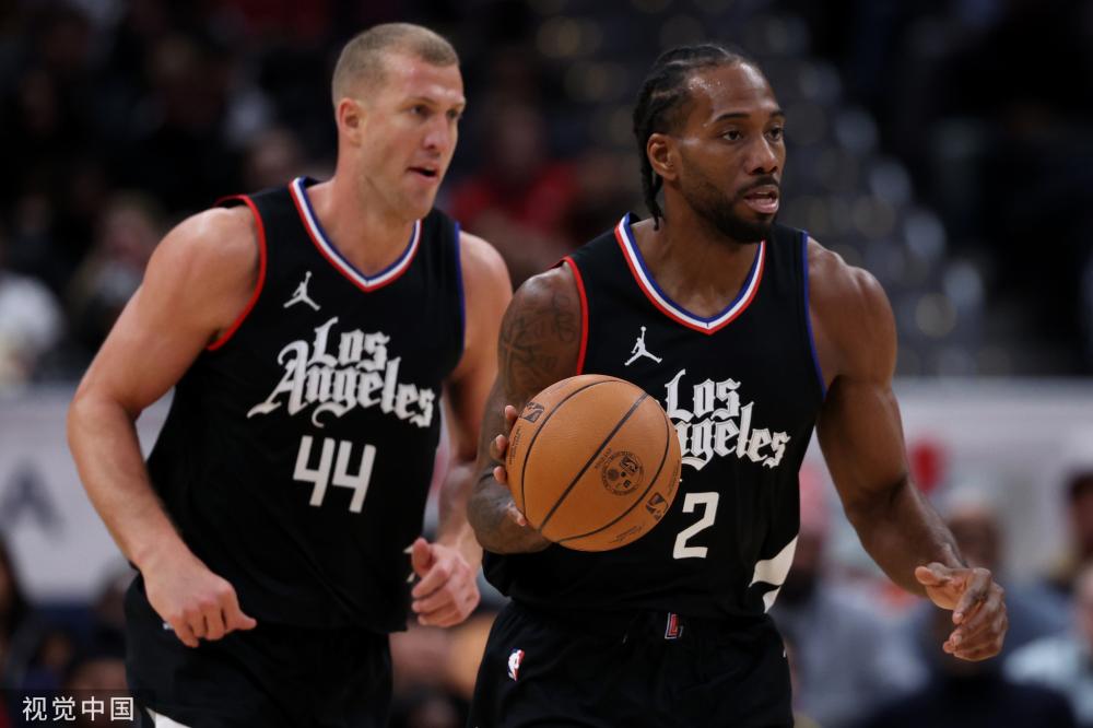 崭露头角的 崭露头角的