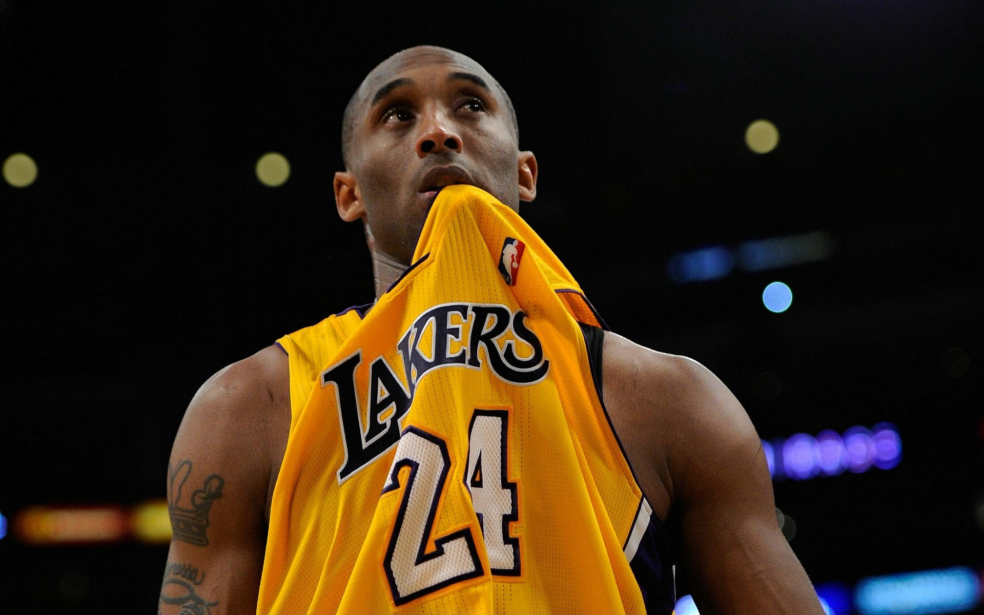 正是深夜或 正是深夜或