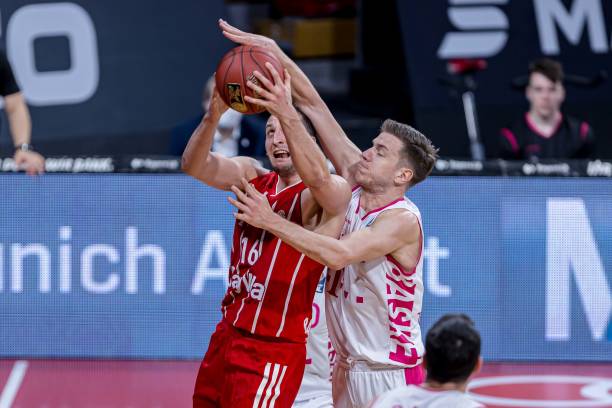 的带领下 的带领下